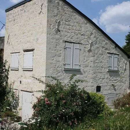 Chateau De Chaintres