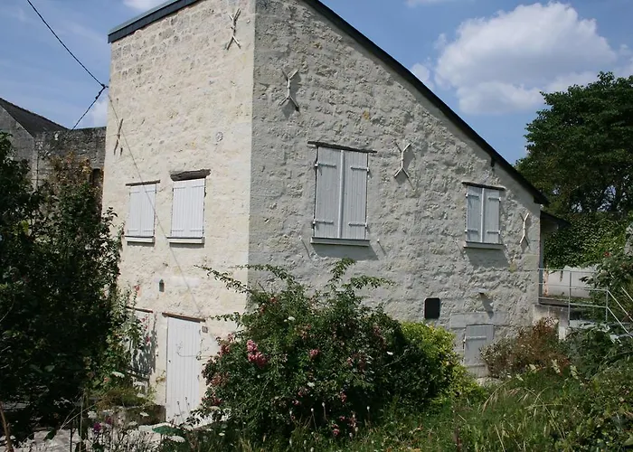 Chateau De Chaintres